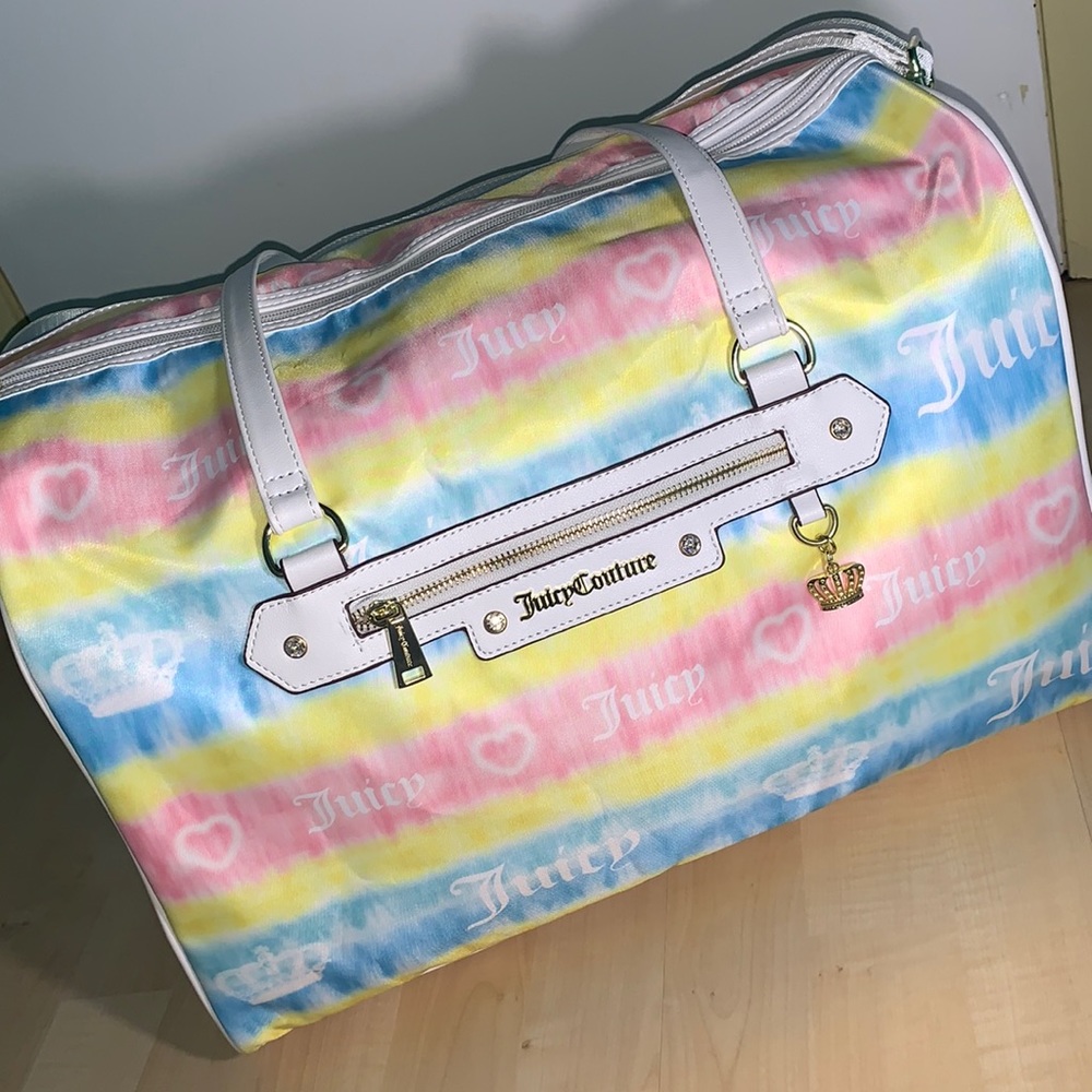 JUICY COUTURE TIE DYE LOGO The Light Weekender / Duffle